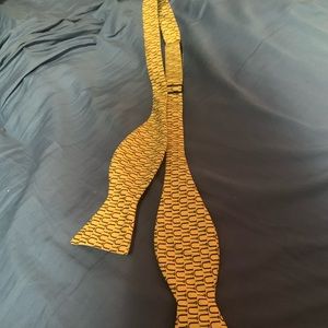 Peter Blair 100% silk Screw U yellow bow tie